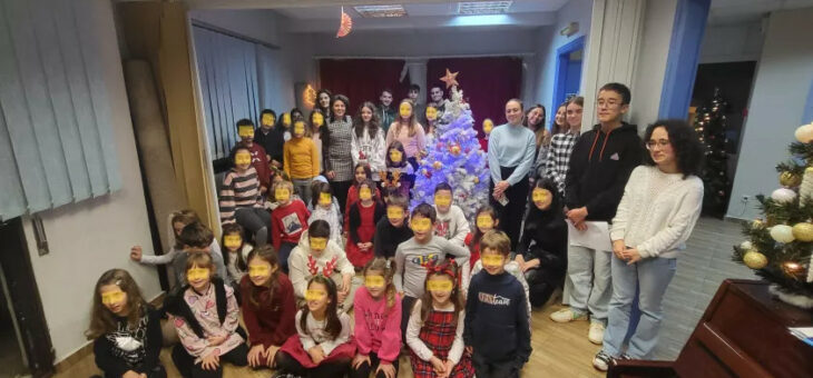 Τα παιδιά του Ωδείου Δ. Κόψας στόλισαν το χριστουγεννιάτικο δέντρο τους